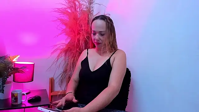 Snapshot of KahiaSmith chatting on July 9, 2026, 12:59 pm KahiaSmith online show from July 9, 2026, 12:59 pm