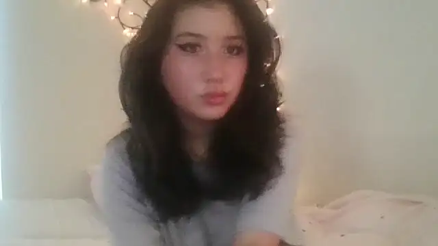 Snapshot of Silverbabyyy2007 chatting on June 28, 2026, 1:23 am Silverbabyyy2007 online show from June 28, 2026, 1:23 am