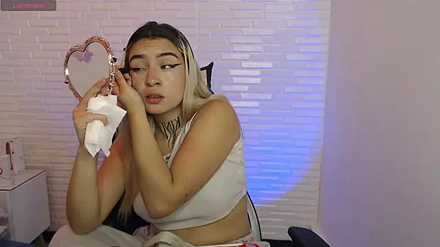 Tamaraa velez online show from March 13, 2026, 9:31 pm