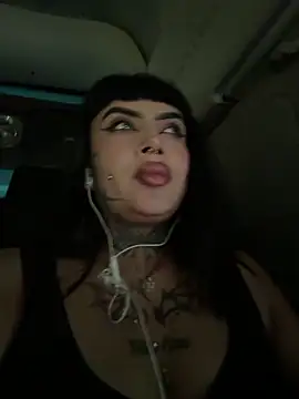 LauriInk1 online show from April 4, 2026, 5:08 pm