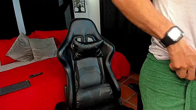 Emmet CollinsJS online show from April 9, 2026, 6:19 am