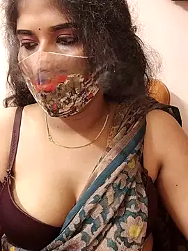 Sunitha28 online show from April 15, 2026, 4:11 pm