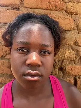 Snapshot of yellowjoy022 chatting on March 4, 2026, 9:39 am yellowjoy022 online show from March 4, 2026, 9:39 am