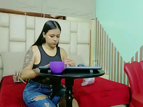 VikyANDfer online show from March 31, 2026, 12:51 pm