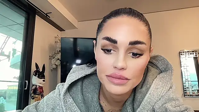 AMBER HARD online show from April 16, 2026, 6:08 pm