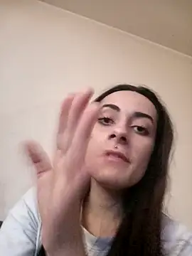 chiara-mario online show from May 13, 2026, 7:04 am
