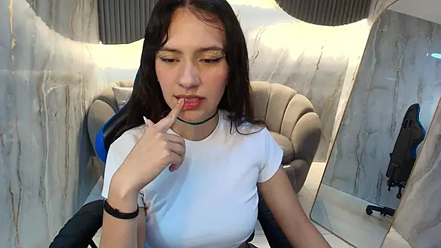 Snapshot of candy_sky_r chatting on March 18, 2026, 3:09 am candy sky r online show from March 18, 2026, 3:09 am