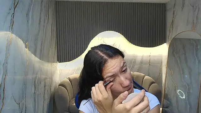 Snapshot of candy_sky_r chatting on April 18, 2026, 3:09 am candy sky r online show from April 18, 2026, 3:09 am