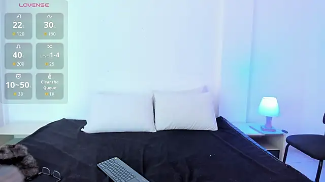 Snapshot of Eve-01 chatting on March 31, 2026, 7:38 pm Eve-01 online show from March 31, 2026, 7:38 pm