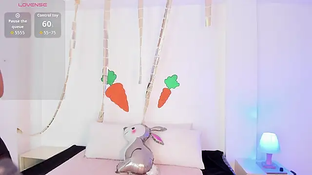 Snapshot of Eve-01 chatting on April 3, 2026, 7:31 pm Eve-01 online show from April 3, 2026, 7:31 pm