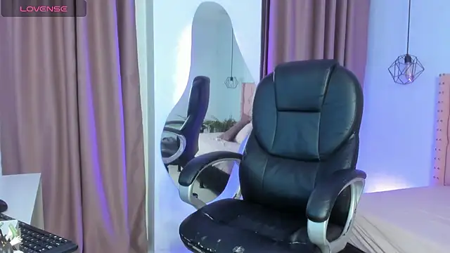 Isabella  Stone1 online show from April 18, 2026, 7:51 pm