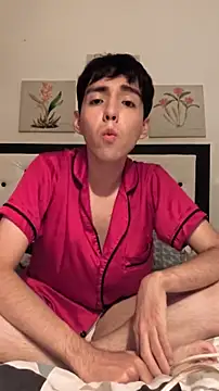 Lucca  555 online show from April 18, 2026, 10:43 pm