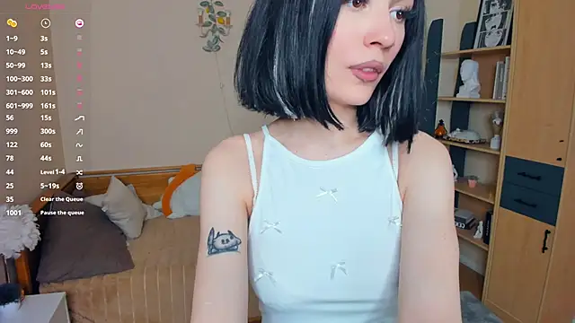 LynnCiprian online show from May 5, 2026, 7:28 pm
