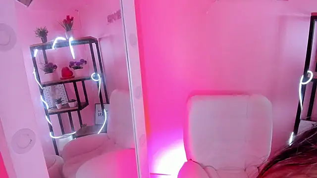 Nami Velle online show from April 15, 2026, 1:37 pm