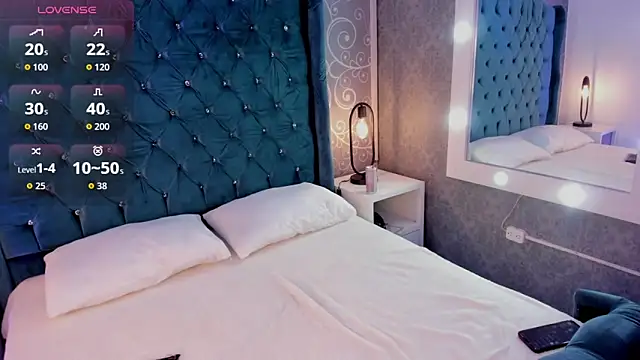 Snapshot of CoralineRed chatting on April 8, 2026, 11:28 pm CoralineRed online show from April 8, 2026, 11:28 pm