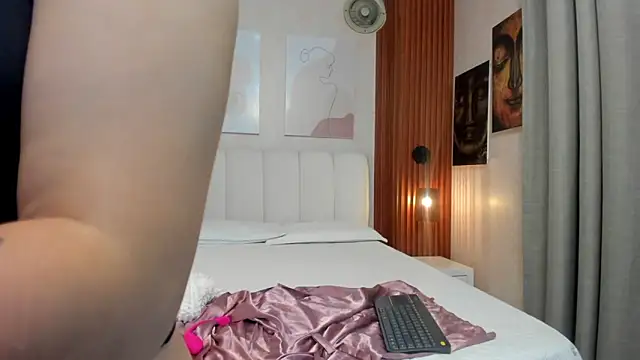 maddieperez  online show from March 26, 2026, 2:32 am