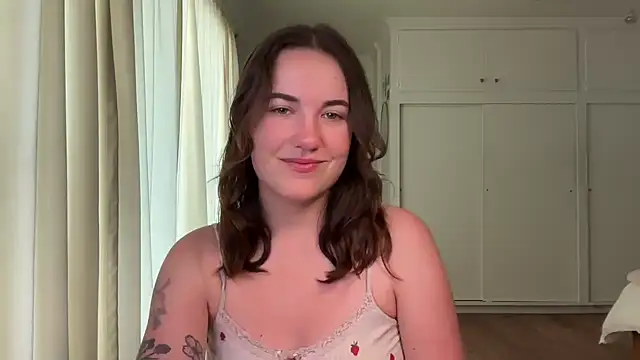 Snapshot of summerxo chatting on June 6, 2026, 8:25 pm summerxo online show from June 6, 2026, 8:25 pm