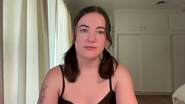 Snapshot of summerxo chatting on June 1, 2026, 5:34 pm summerxo online show from June 1, 2026, 5:34 pm