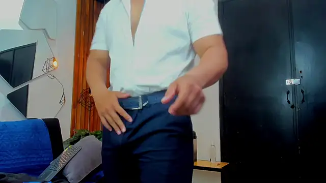 Snapshot of RomanCroft chatting on March 28, 2026, 12:06 pm RomanCroft online show from March 28, 2026, 12:06 pm