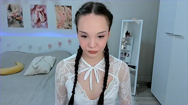 Snapshot of Milly_Lane chatting on April 18, 2026, 3:09 am Milly Lane online show from April 18, 2026, 3:09 am
