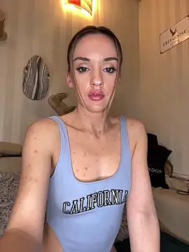 KatieCutieXooo online show from March 10, 2026, 8:02 pm