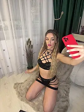 Snapshot of KatieCutieXooo chatting on May 6, 2026, 4:22 pm KatieCutieXooo online show from May 6, 2026, 4:22 pm