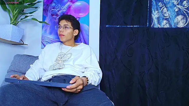 Snapshot of Dylan_noir chatting on March 5, 2026, 2:35 pm Dylan noir online show from March 5, 2026, 2:35 pm