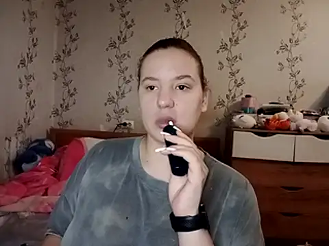 Snapshot of symmetryinvoid chatting on April 14, 2026, 9:42 pm symmetryinvoid online show from April 14, 2026, 9:42 pm