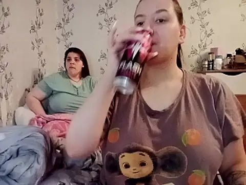 Snapshot of symmetryinvoid chatting on April 6, 2026, 12:06 pm symmetryinvoid online show from April 6, 2026, 12:06 pm