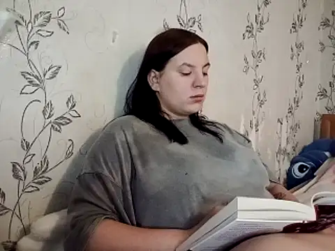 Snapshot of symmetryinvoid chatting on April 4, 2026, 8:37 pm symmetryinvoid online show from April 4, 2026, 8:37 pm