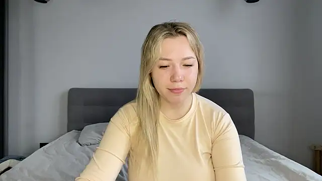 alyrasun online show from April 17, 2026, 6:27 am