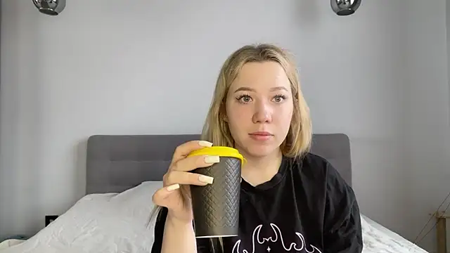 alyrasun online show from April 16, 2026, 6:25 am