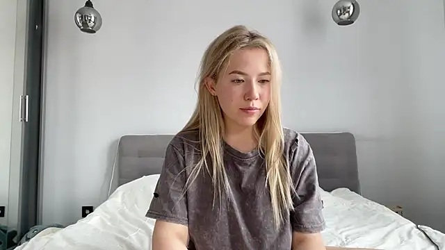 alyrasun online show from July 28, 2026, 9:39 am