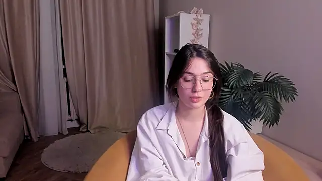 Snapshot of LareeGuzzo chatting on April 8, 2026, 1:07 am LareeGuzzo online show from April 8, 2026, 1:07 am