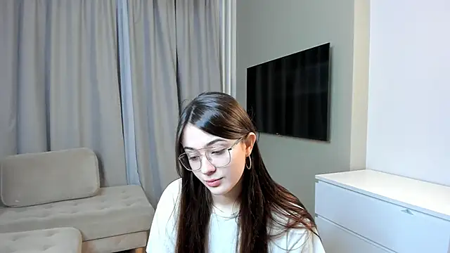 Snapshot of LareeGuzzo chatting on April 2, 2026, 7:09 pm LareeGuzzo online show from April 2, 2026, 7:09 pm