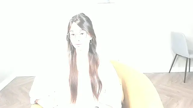 Snapshot of LareeGuzzo chatting on April 9, 2026, 7:42 pm LareeGuzzo online show from April 9, 2026, 7:42 pm