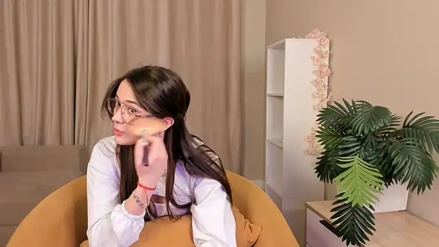 Snapshot of LareeGuzzo chatting on March 20, 2026, 6:53 pm LareeGuzzo online show from March 20, 2026, 6:53 pm