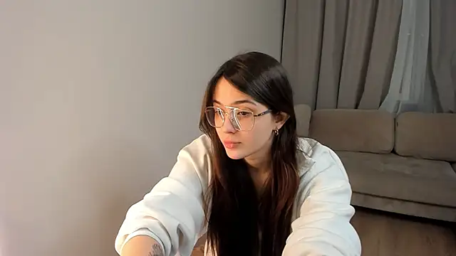 Snapshot of LareeGuzzo chatting on March 19, 2026, 6:41 pm LareeGuzzo online show from March 19, 2026, 6:41 pm