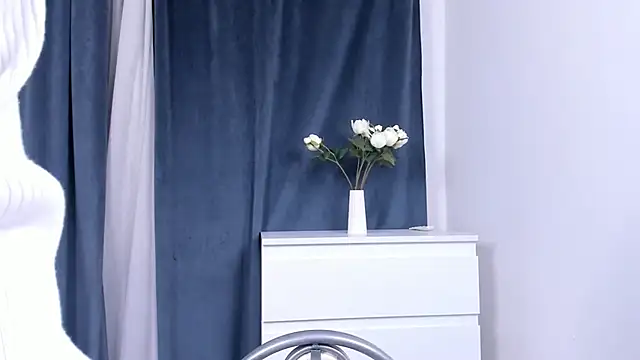 Snapshot of LareeGuzzo chatting on March 13, 2026, 6:35 pm LareeGuzzo online show from March 13, 2026, 6:35 pm