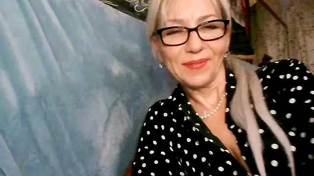 AlisaAngell online show from April 11, 2026, 2:52 am