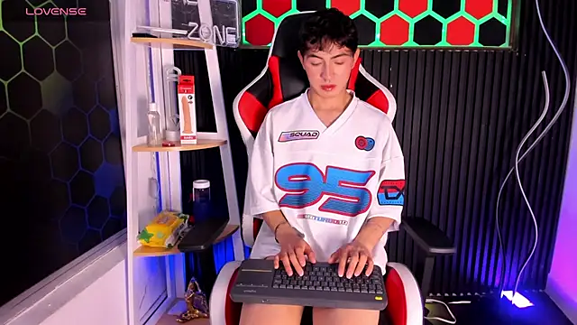 Cristopher Wild online show from April 7, 2026, 9:05 pm