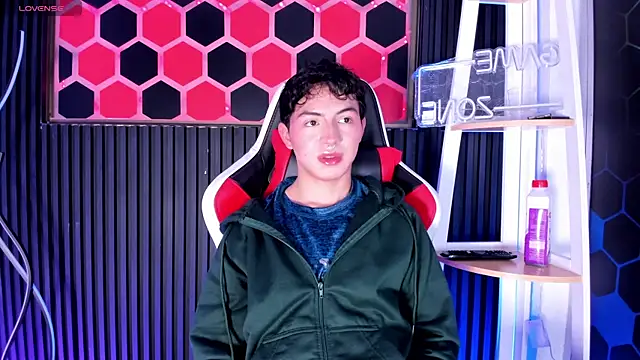 Cristopher Wild online show from April 14, 2026, 8:36 pm