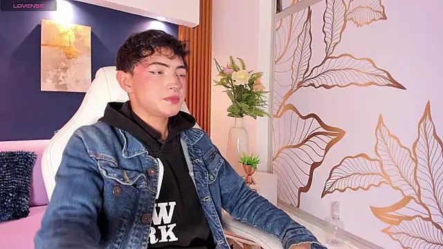 Cristopher Wild online show from March 22, 2026, 8:32 pm