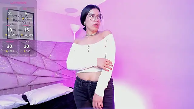 Snapshot of Amara_Velle chatting on May 8, 2026, 1:04 pm Amara Velle online show from May 8, 2026, 1:04 pm