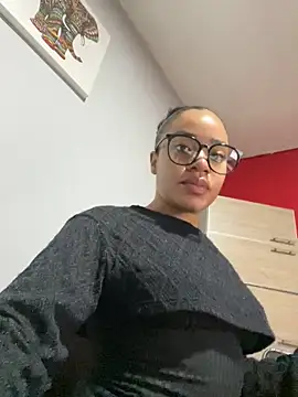 Dafnelys online show from April 13, 2026, 12:14 am