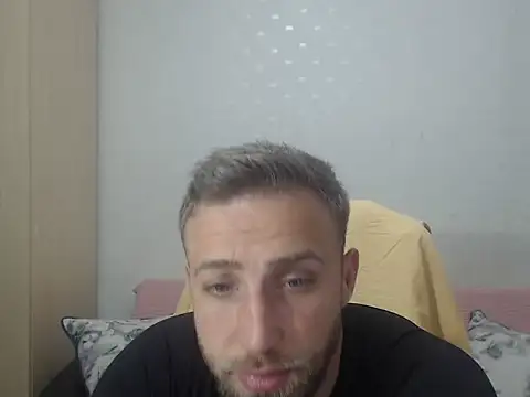 Snapshot of BlondEagleMuscle chatting on April 1, 2026, 8:39 pm BlondEagleMuscle online show from April 1, 2026, 8:39 pm