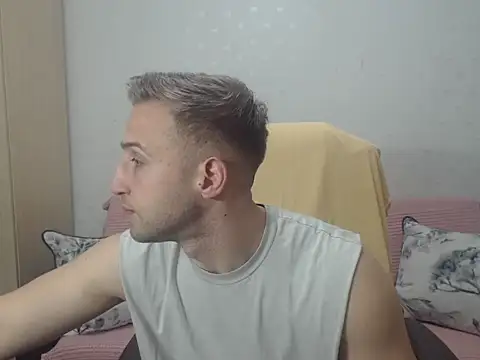 Snapshot of BlondEagleMuscle chatting on March 9, 2026, 9:07 pm BlondEagleMuscle online show from March 9, 2026, 9:07 pm