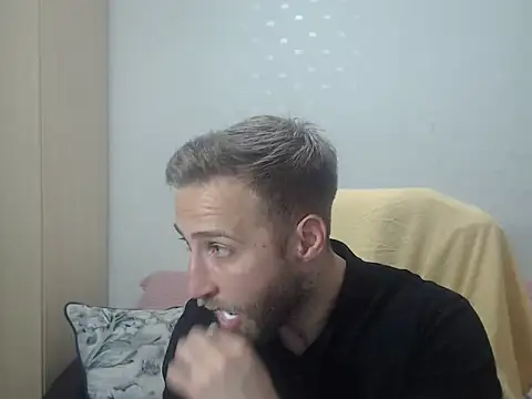 Snapshot of BlondEagleMuscle chatting on April 5, 2026, 9:10 pm BlondEagleMuscle online show from April 5, 2026, 9:10 pm