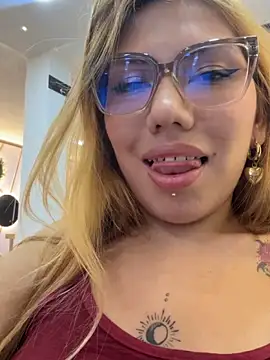 Lia Sterling online show from April 22, 2026, 1:01 am