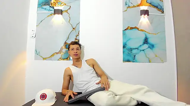 HENRY GREEN2 online show from March 15, 2026, 1:07 pm